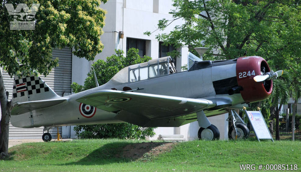 AT-6F Texan 44-81796